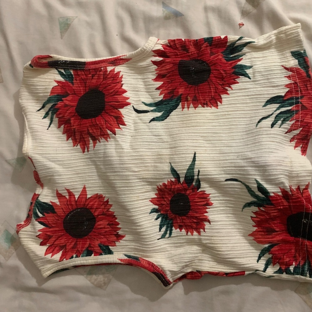 Bongo vest new with tag. Red sun flowers. Fun and colorful for summer